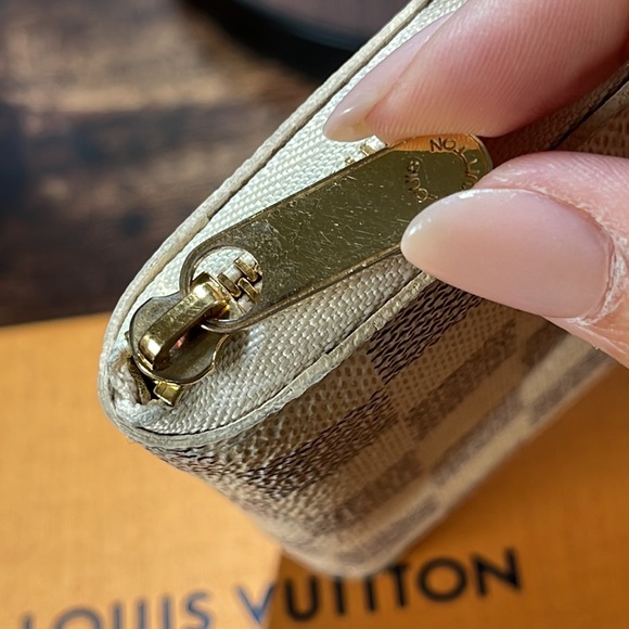 Louis Vuitton Zippy Coin Purse in Damier Azur - Picture 10 of 13